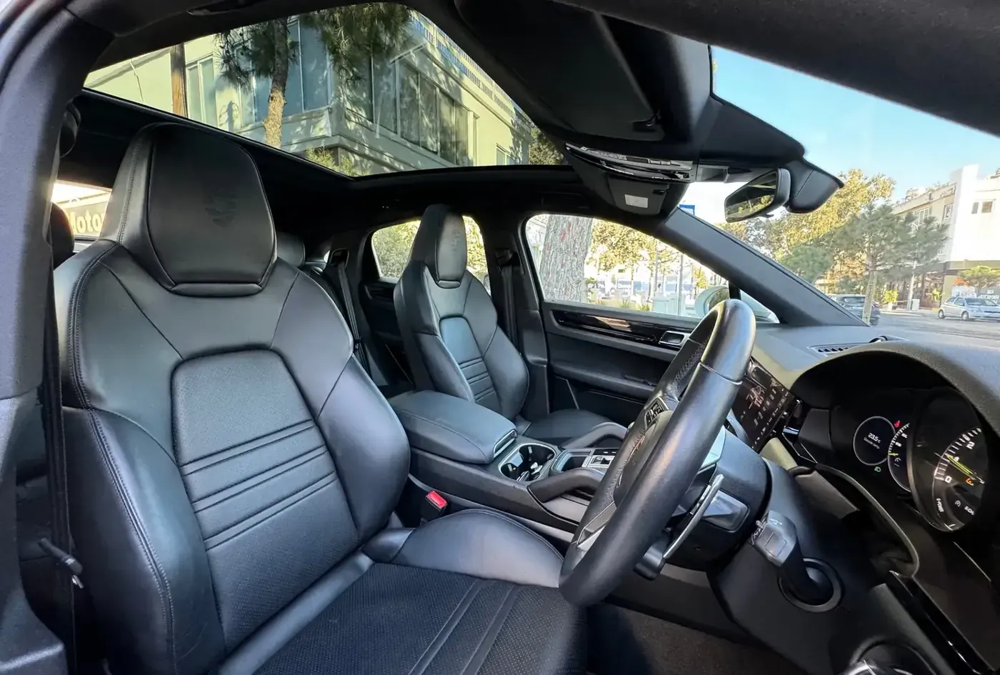 2020 Porsche Cayenne — photo 12