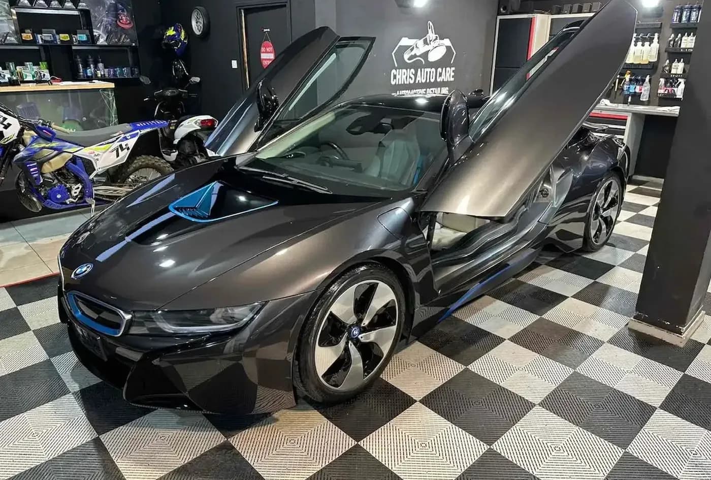 2015 BMW i8 — photo 2