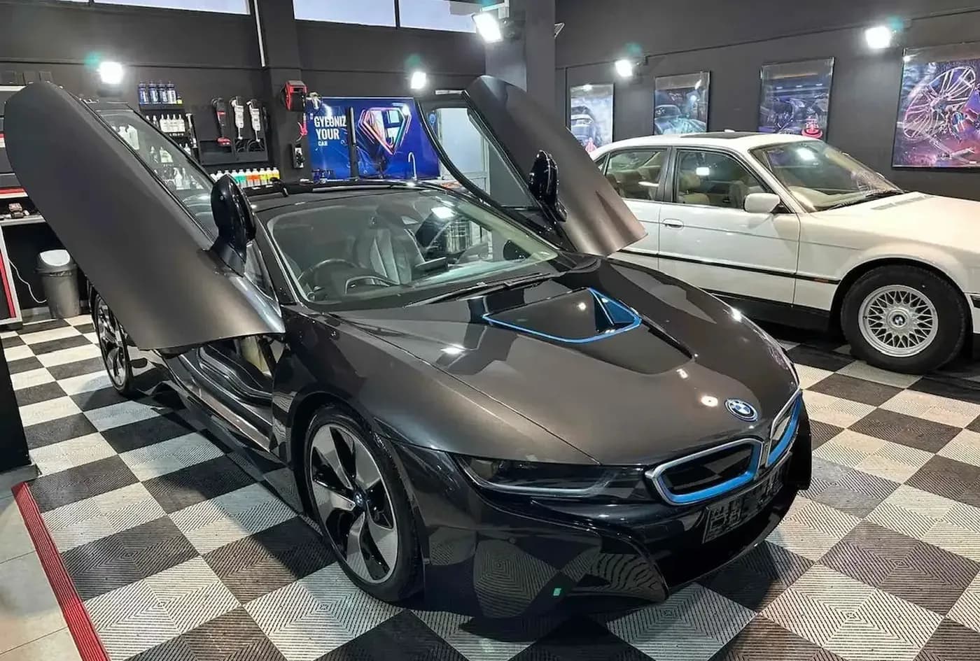 2015 BMW i8 — photo 3