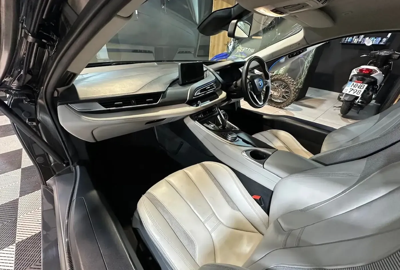 2015 BMW i8 — photo 4