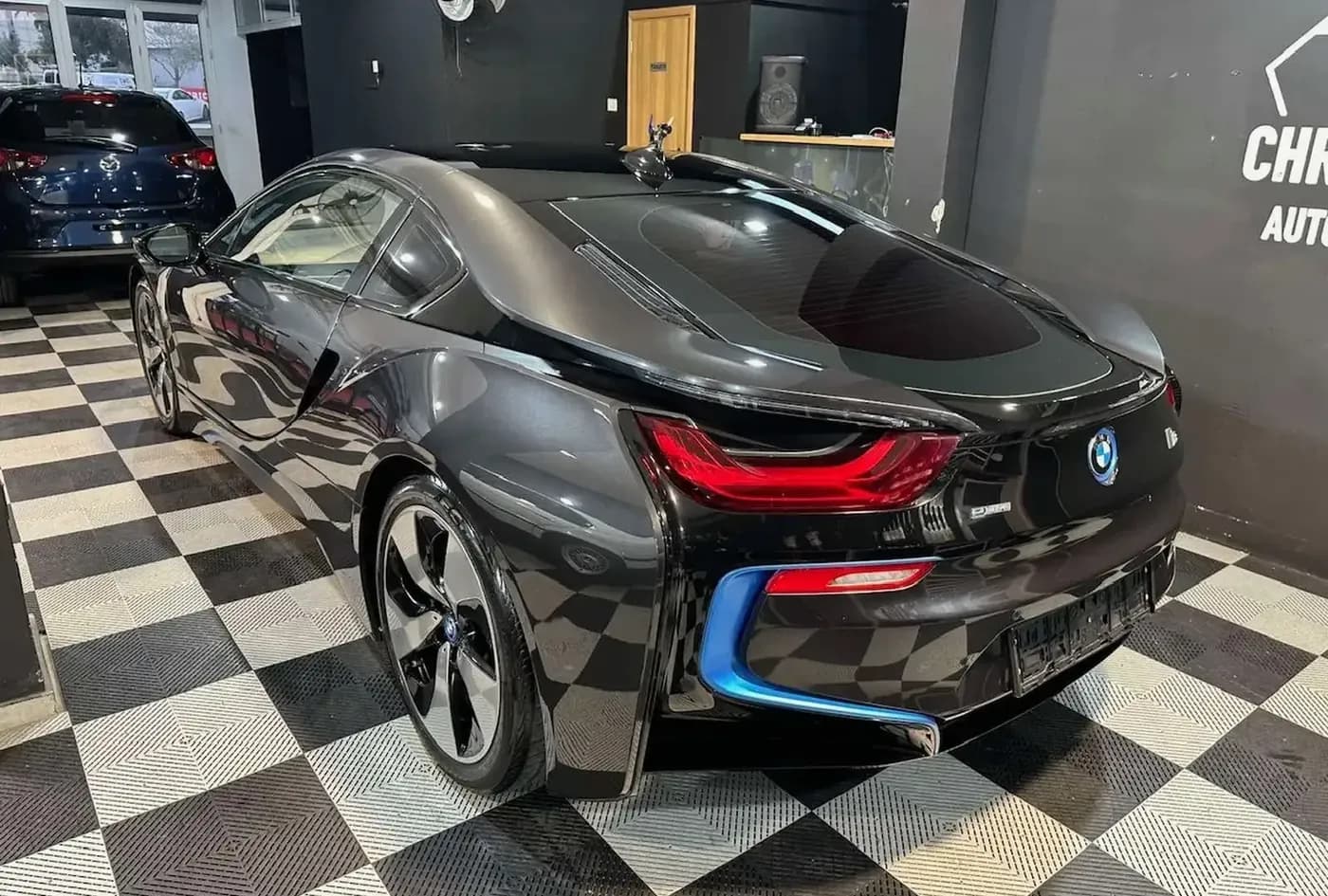 2015 BMW i8 — photo 6