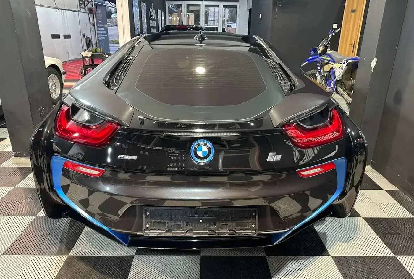 2015 BMW i8 — photo 7
