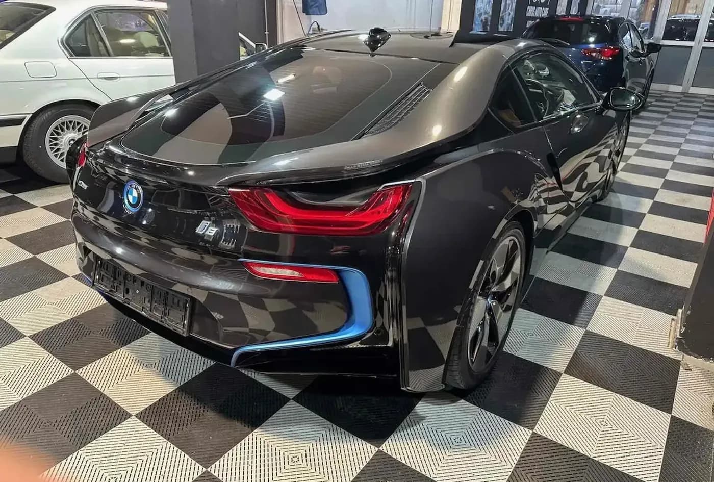 2015 BMW i8 — photo 8