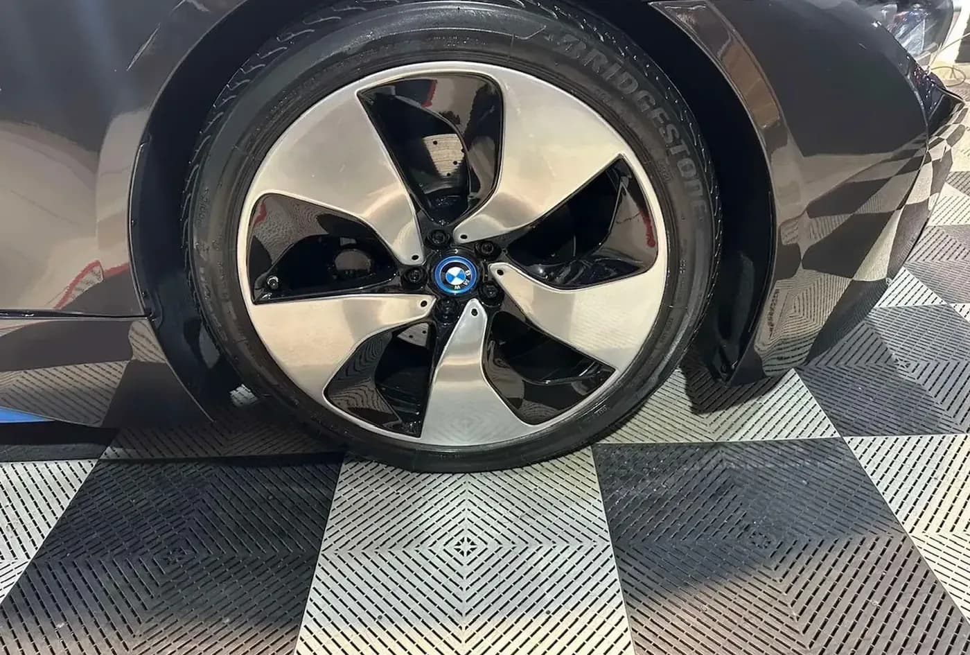 2015 BMW i8 — photo 9