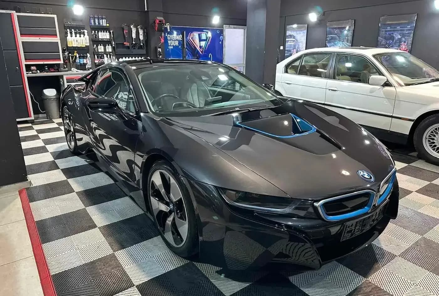2015 BMW i8 — photo 10