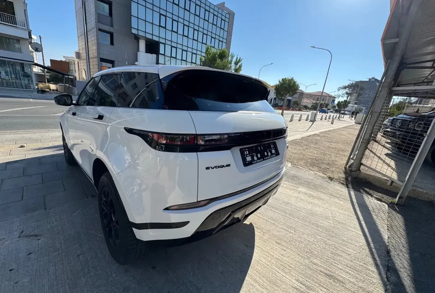 2021 Land Rover Range Rover Evoque — photo 2