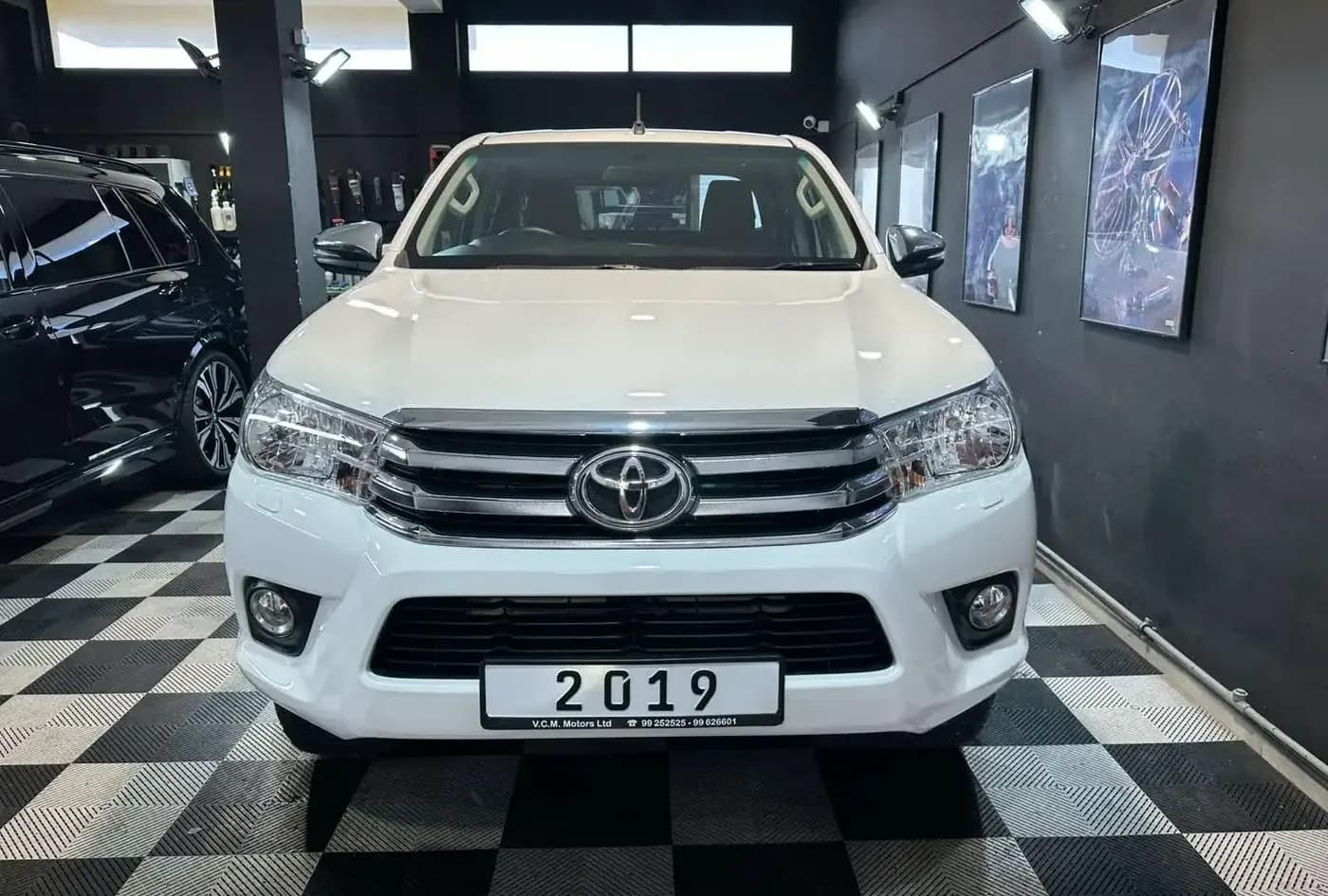 2019 Toyota Hilux — photo 2