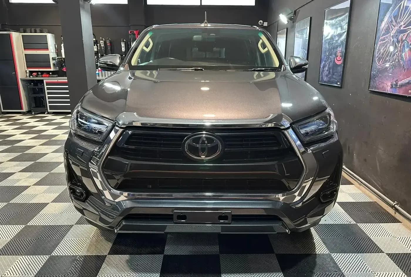 2021 Toyota Hilux — photo 2