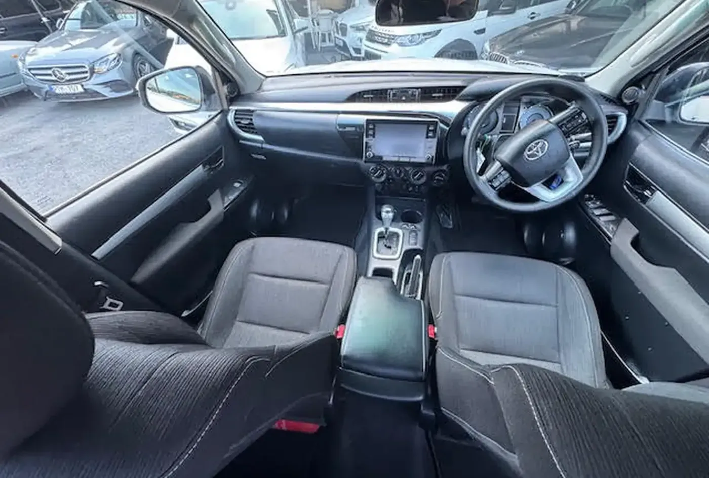 2022 Toyota Hilux — photo 15
