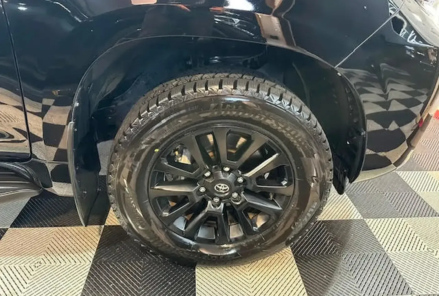 2023 Toyota Land Cruiser Prado — photo 2