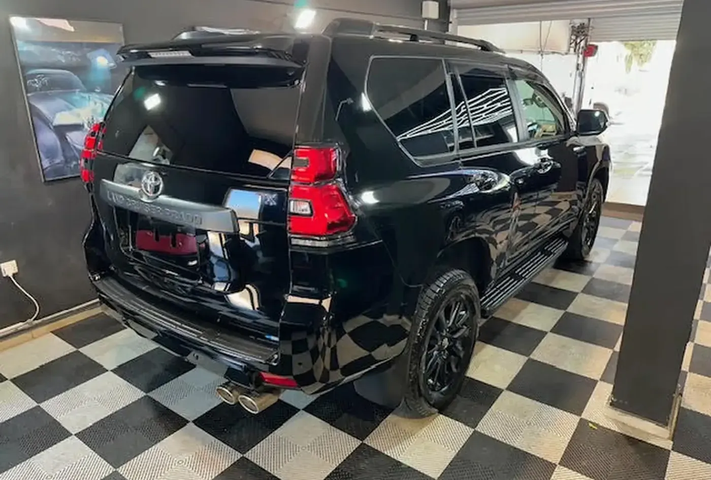 2023 Toyota Land Cruiser Prado — photo 3