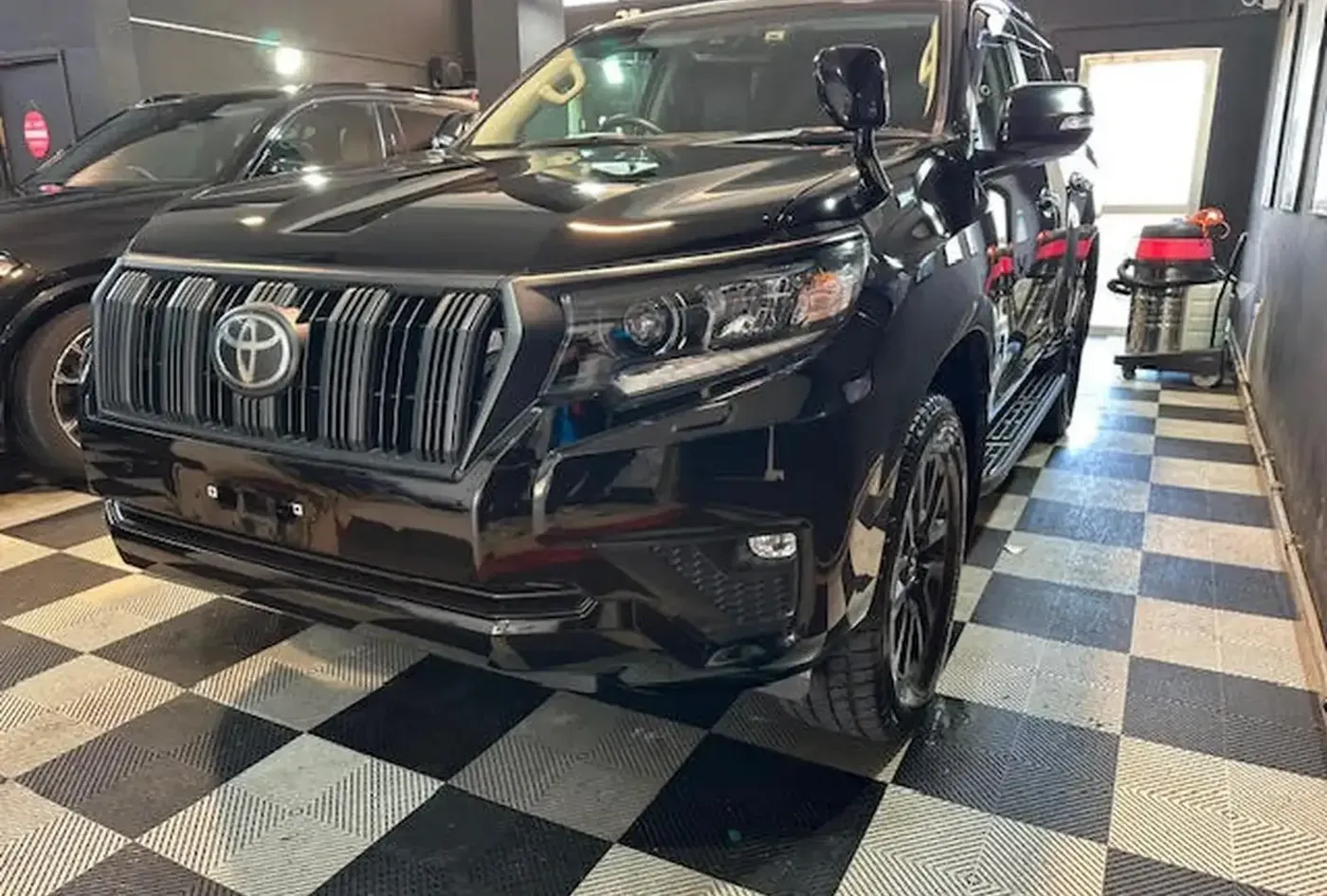 2023 Toyota Land Cruiser Prado — photo 4
