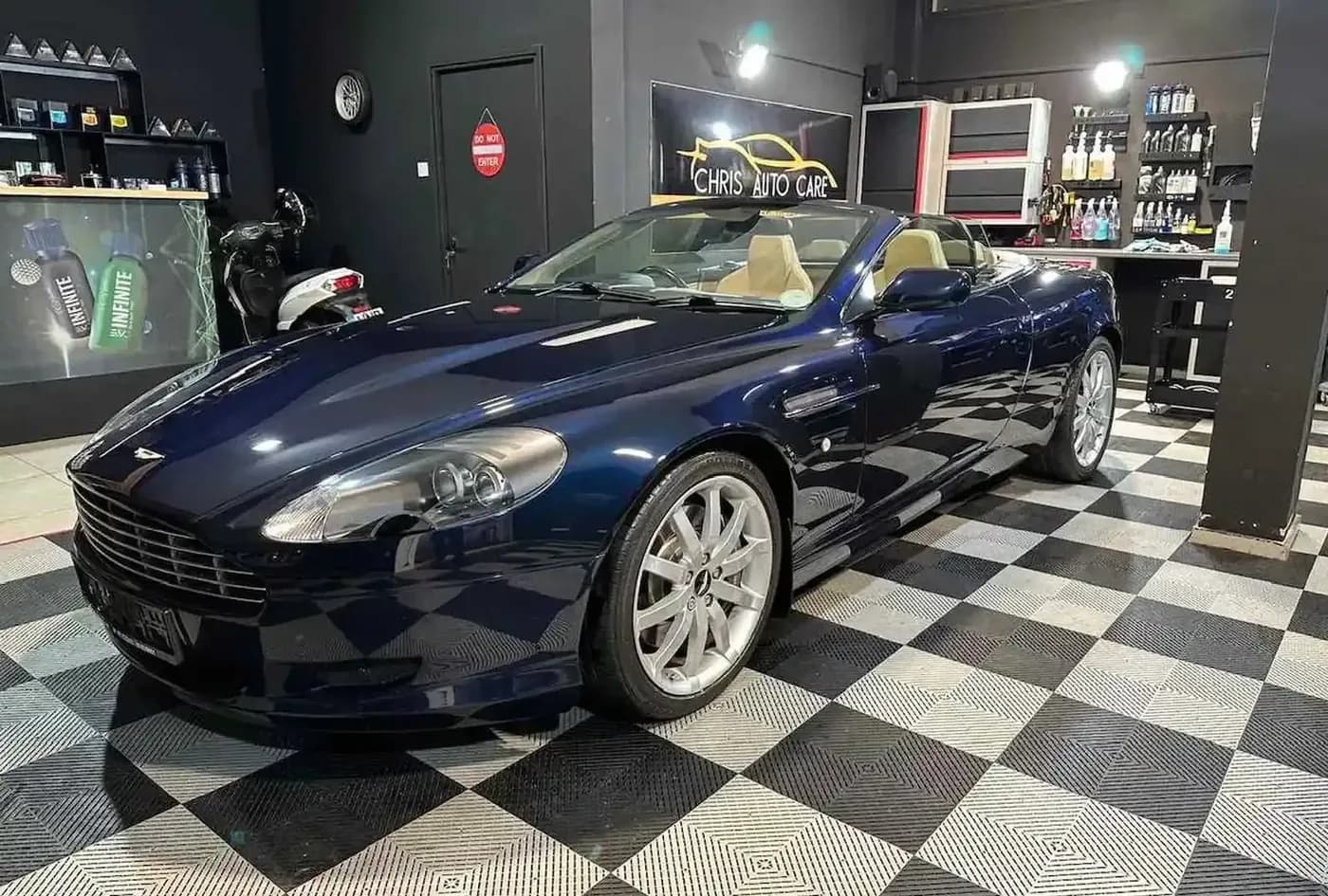 2005 Aston Martin DB9 — photo 1