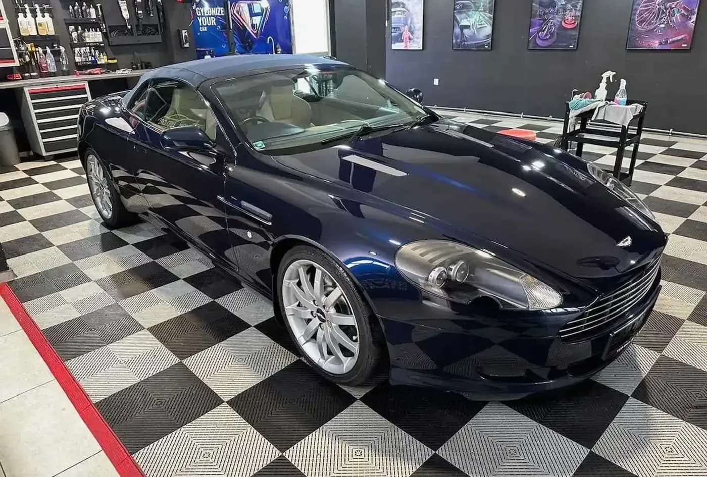 2005 Aston Martin DB9 — photo 2