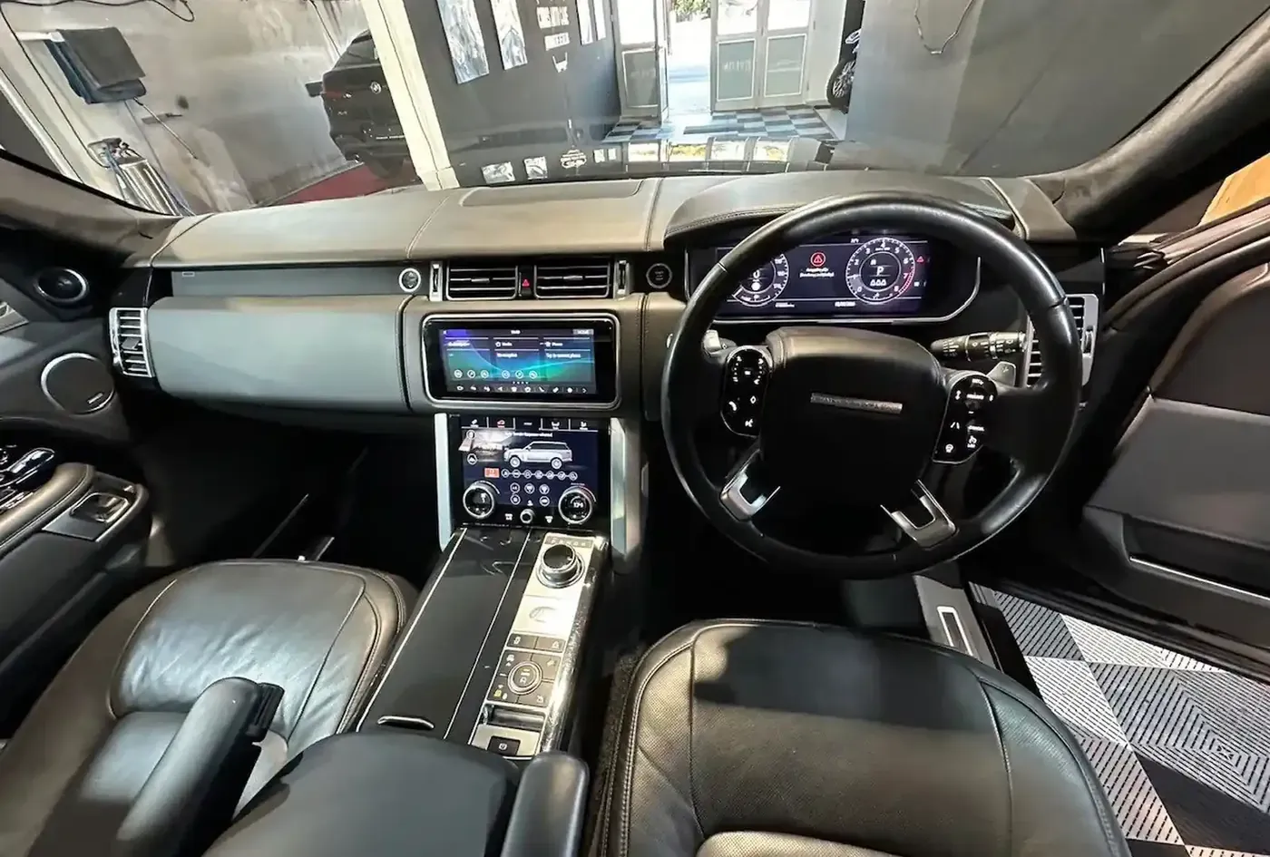 2020 Land Rover Range Rover Vogue — photo 9