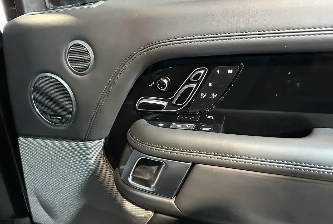 2020 Land Rover Range Rover Vogue — photo 11