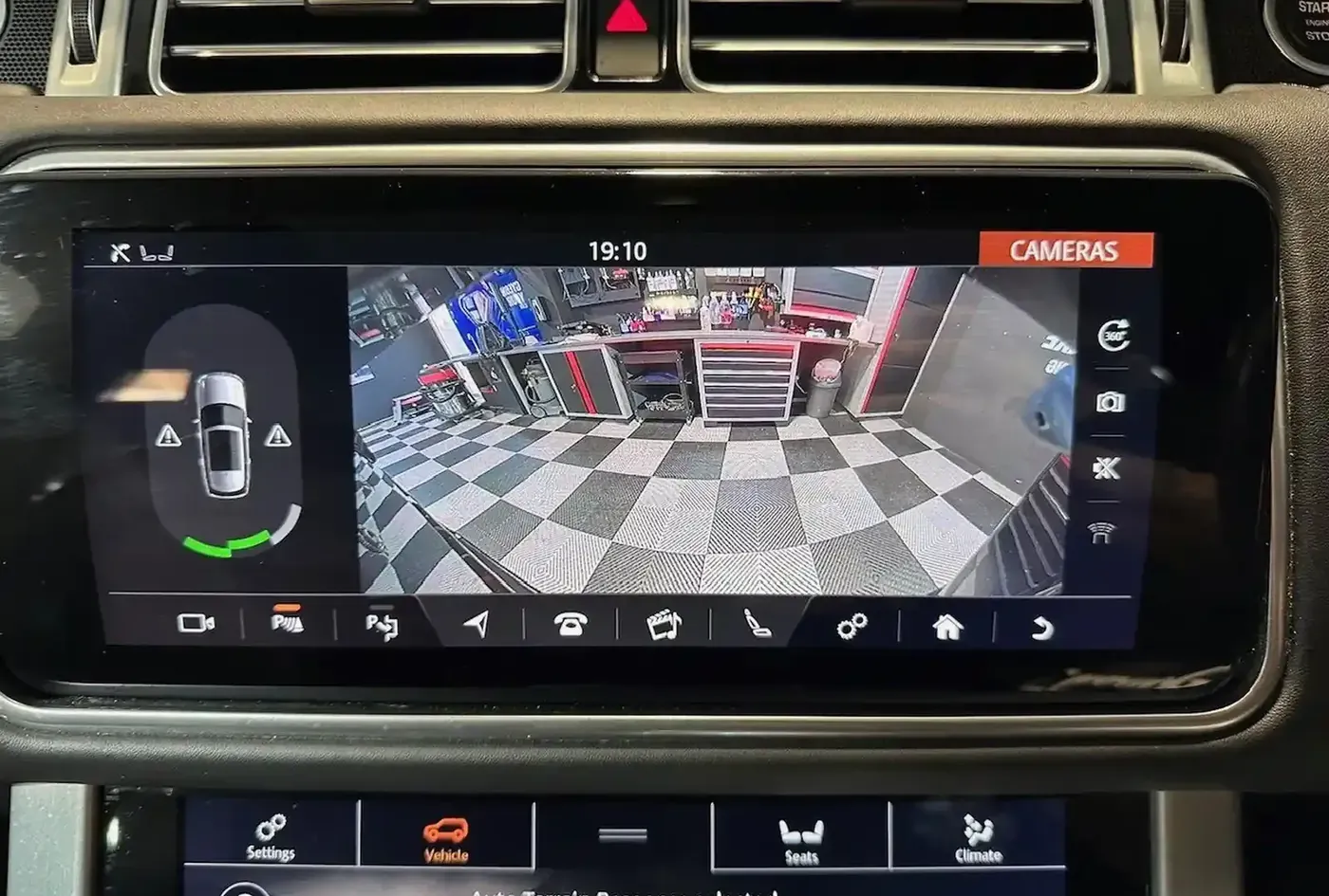 2020 Land Rover Range Rover Vogue — photo 15