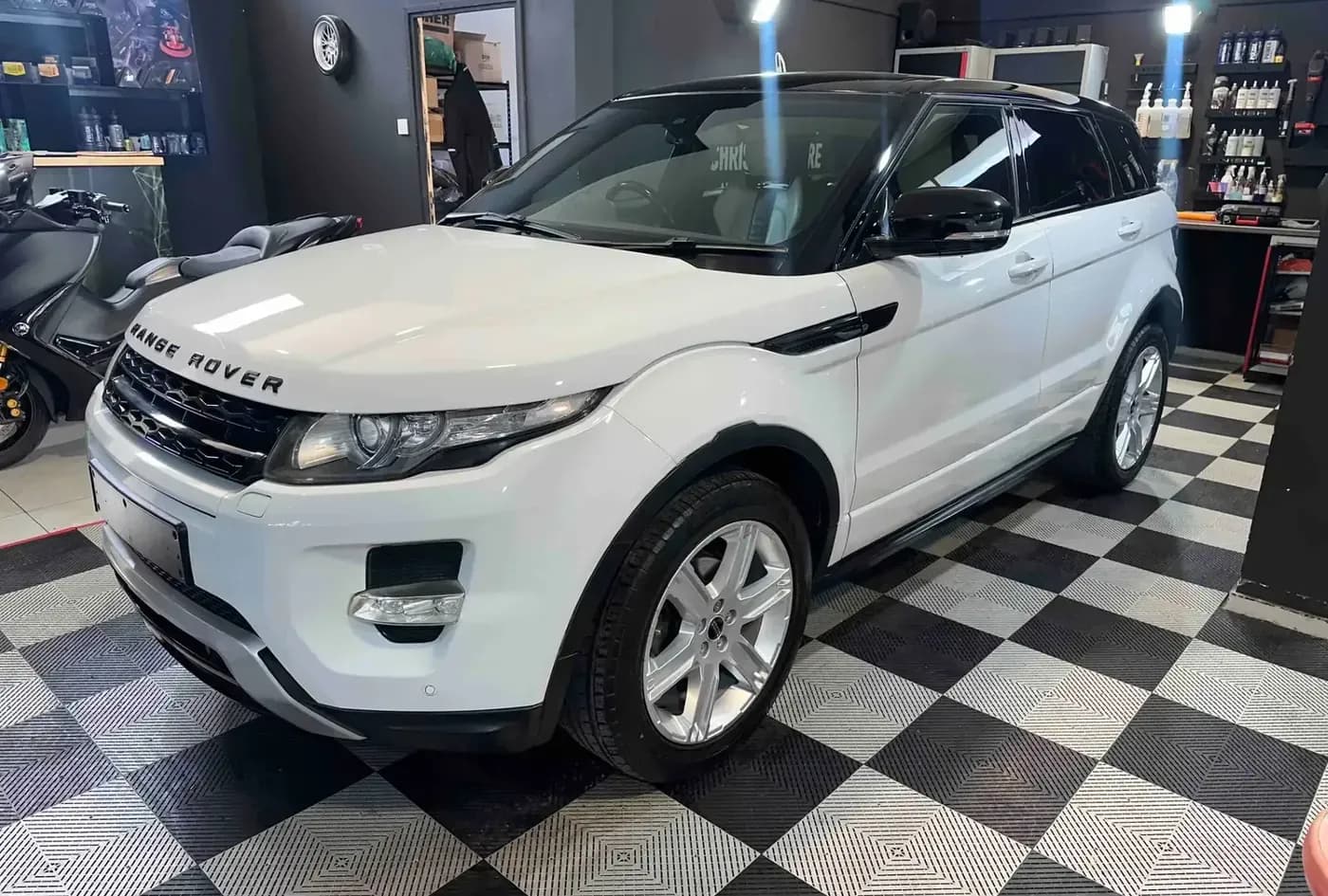 2012 Land Rover Range Rover Evoque — photo 4