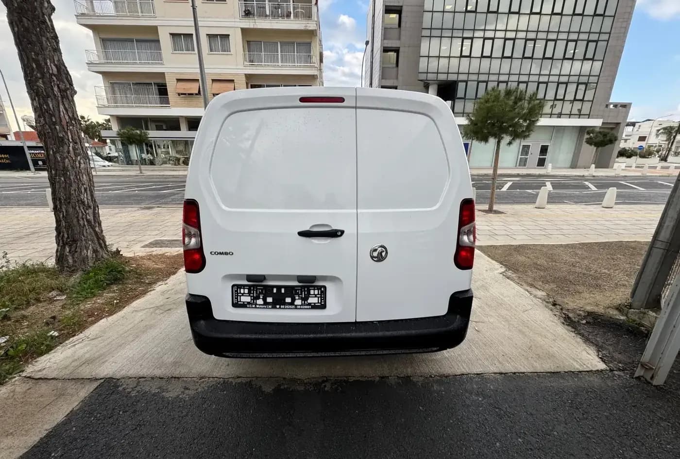 2021 Opel Combo — photo 3