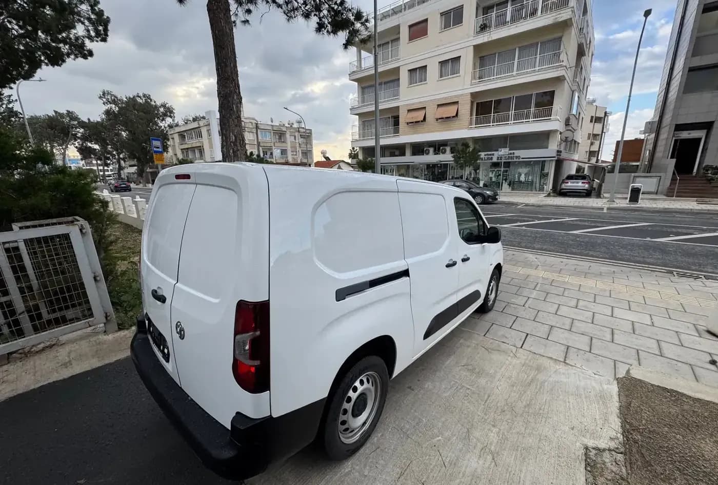 2021 Opel Combo — photo 4