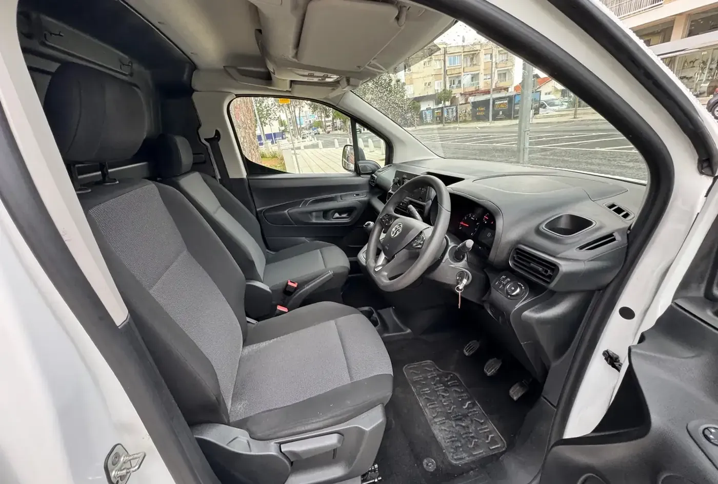 2021 Opel Combo — photo 11