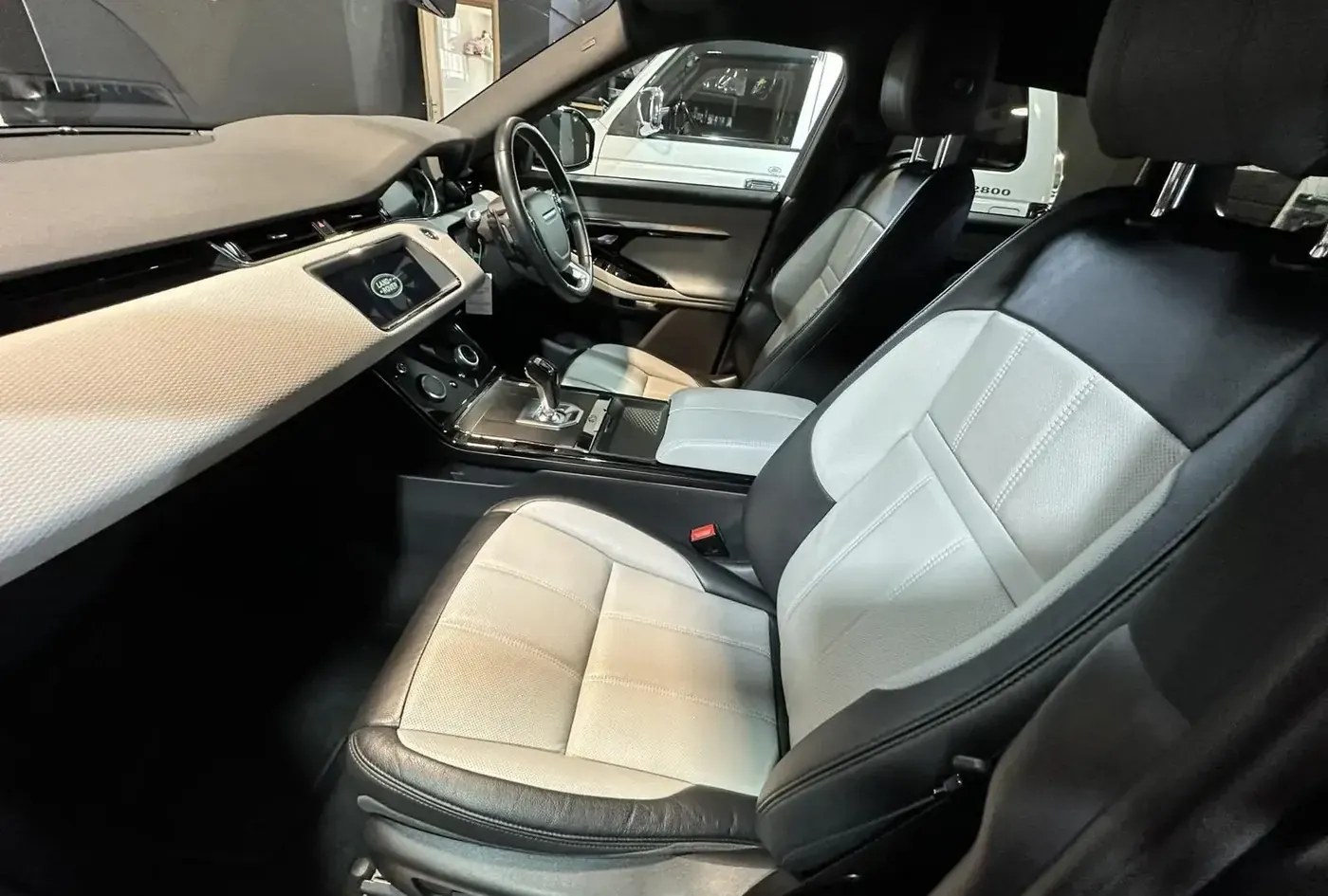 2020 Land Rover Range Rover Evoque — photo 11