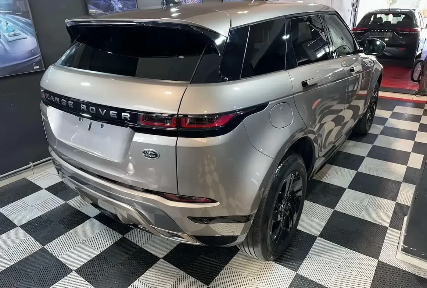 2021 Land Rover Range Rover Evoque — photo 4