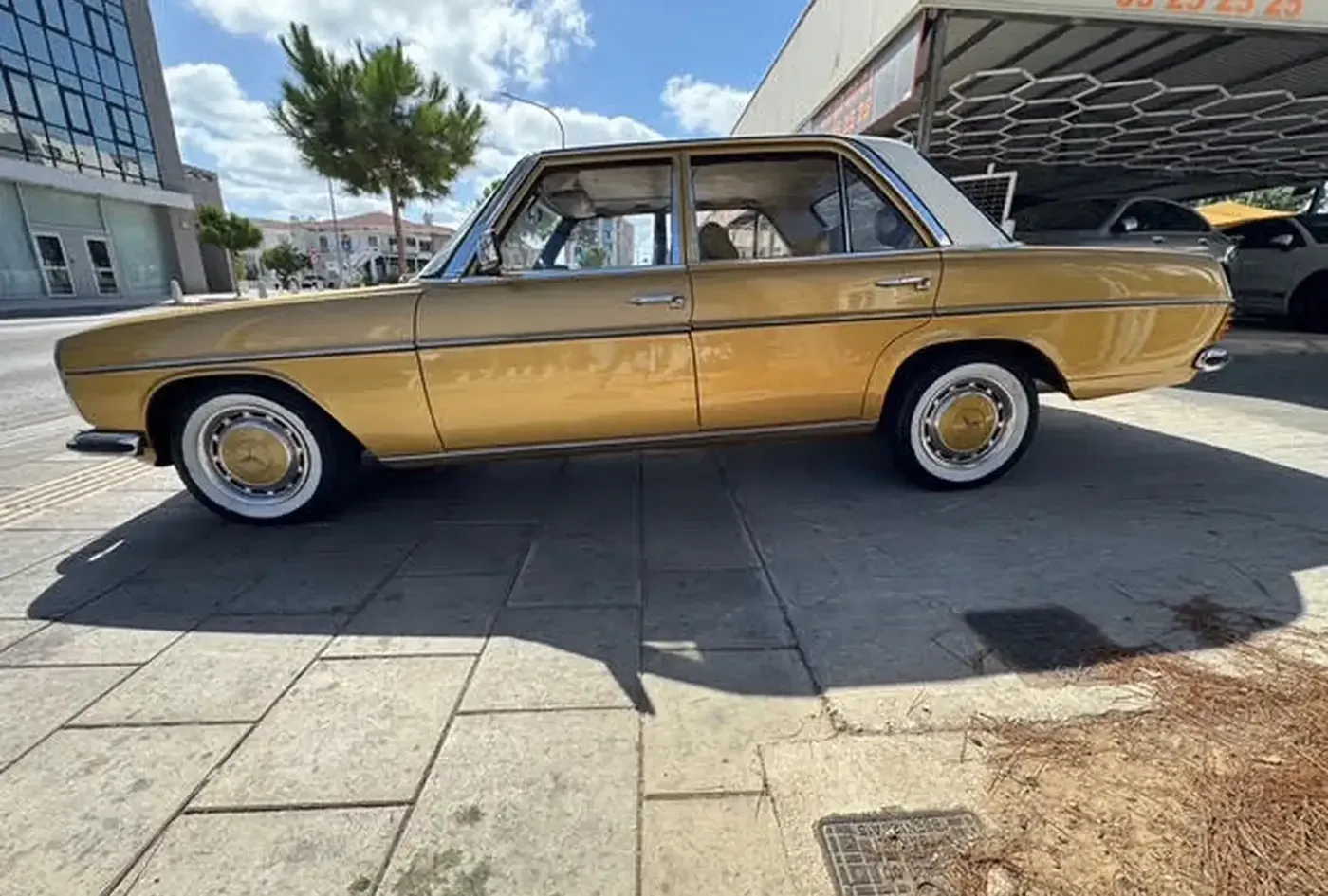 1975 Mercedes-Benz 200 Classic — photo 3