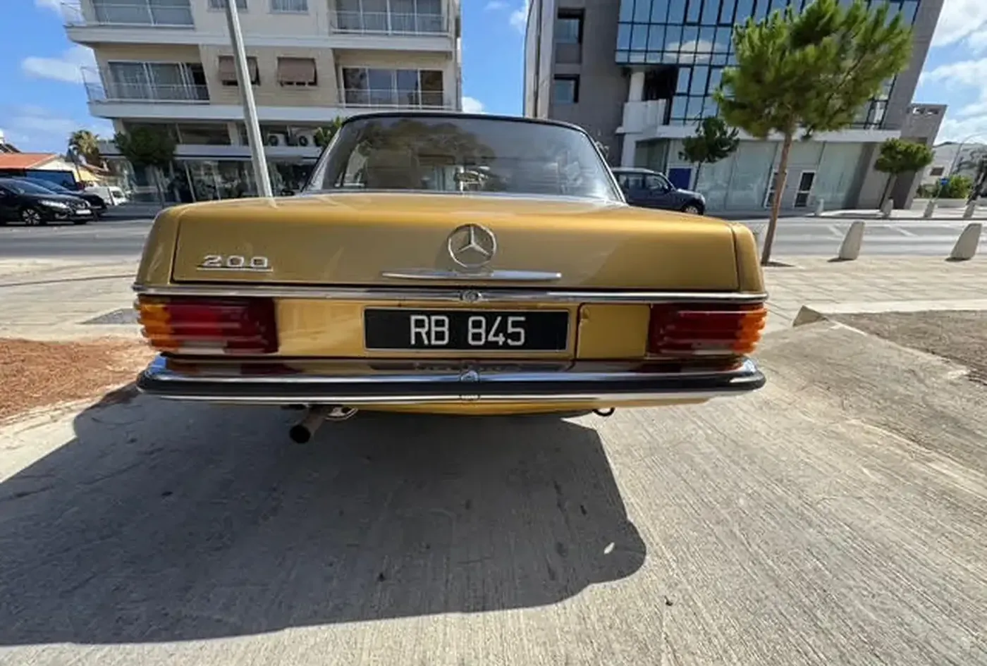 1975 Mercedes-Benz 200 Classic — photo 5