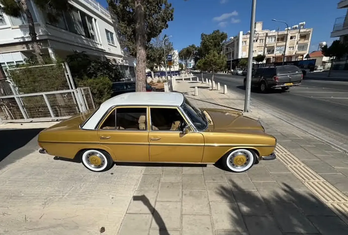 1975 Mercedes-Benz 200 Classic — photo 7
