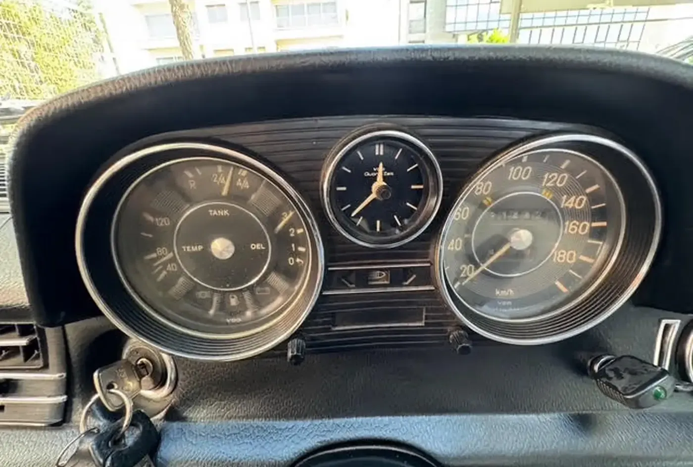 1975 Mercedes-Benz 200 Classic — photo 10