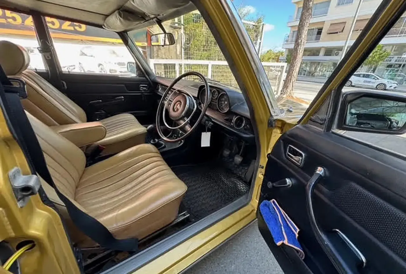 1975 Mercedes-Benz 200 Classic — photo 11