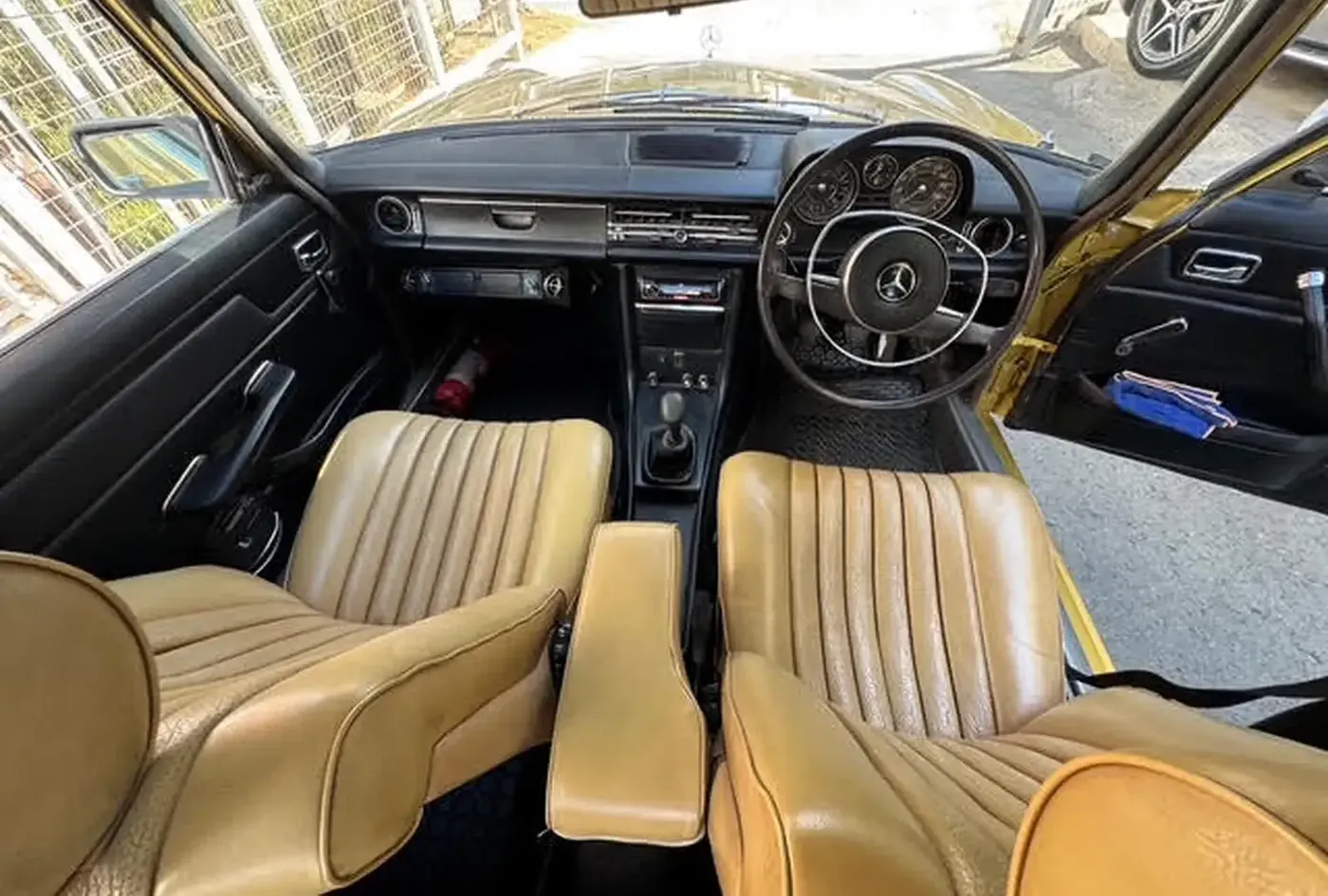 1975 Mercedes-Benz 200 Classic — photo 13