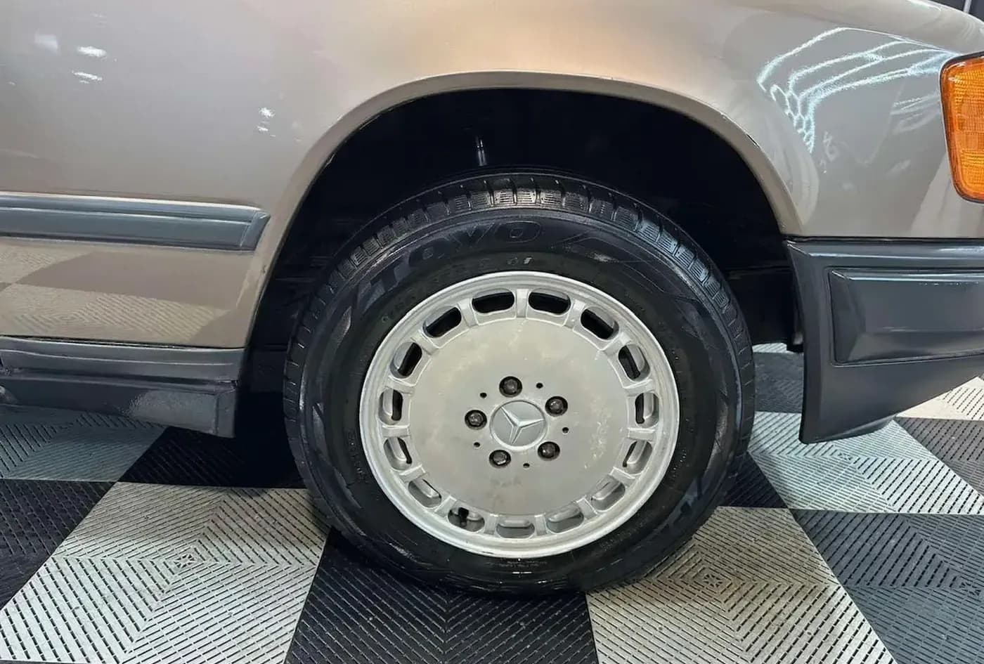 1987 Mercedes-Benz 250 D Classic — photo 11