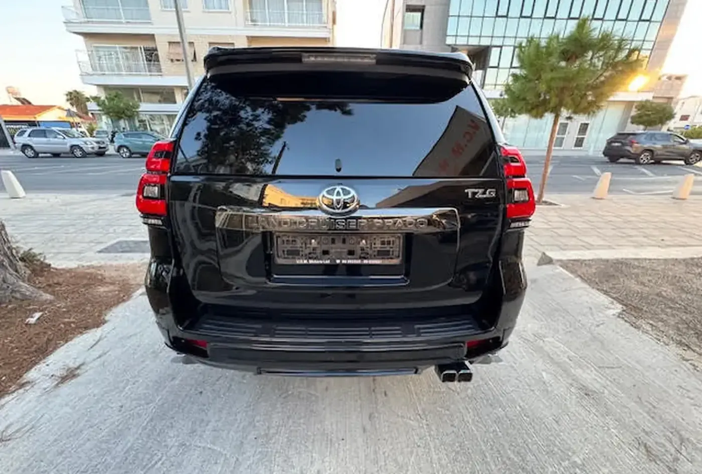 2021 Toyota Land Cruiser Prado — photo 3