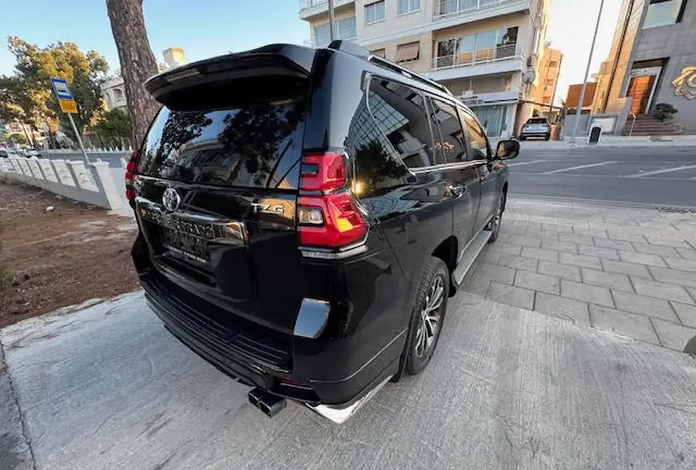 2021 Toyota Land Cruiser Prado — photo 4
