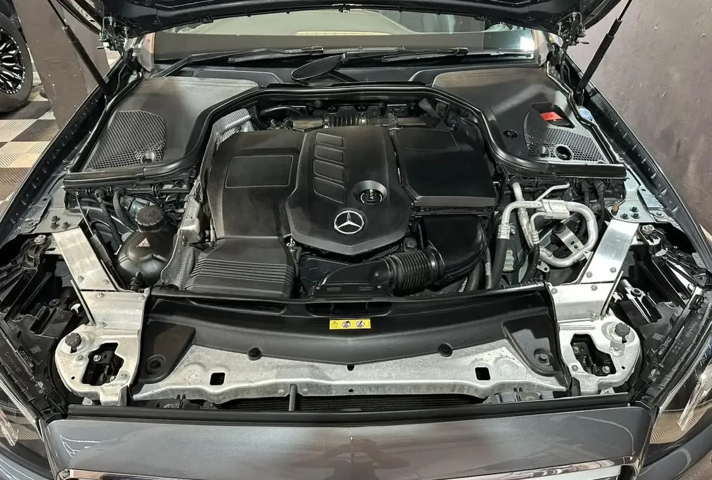 2016 Mercedes-Benz E-Class — photo 4