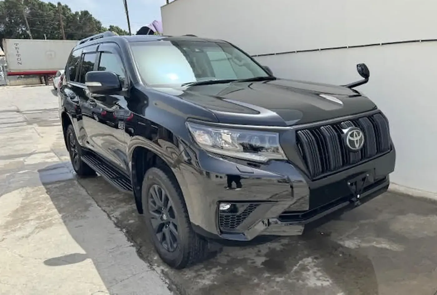 2023 Toyota Land Cruiser Prado — photo 2