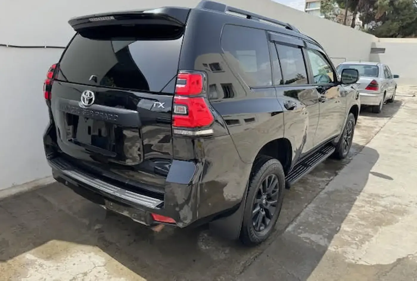 2023 Toyota Land Cruiser Prado — photo 3
