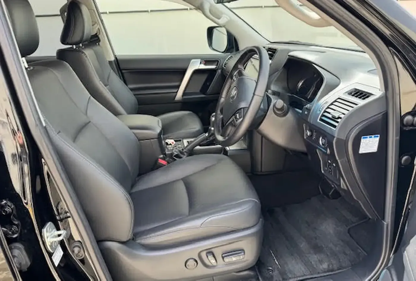 2023 Toyota Land Cruiser Prado — photo 5