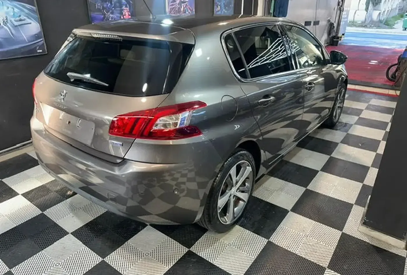 2016 Peugeot 308 — photo 9