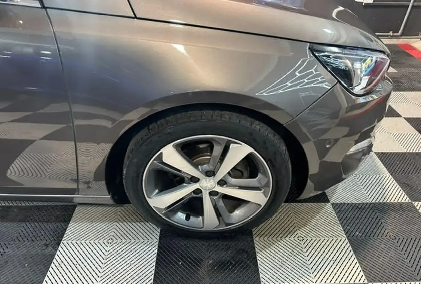 2016 Peugeot 308 — photo 10