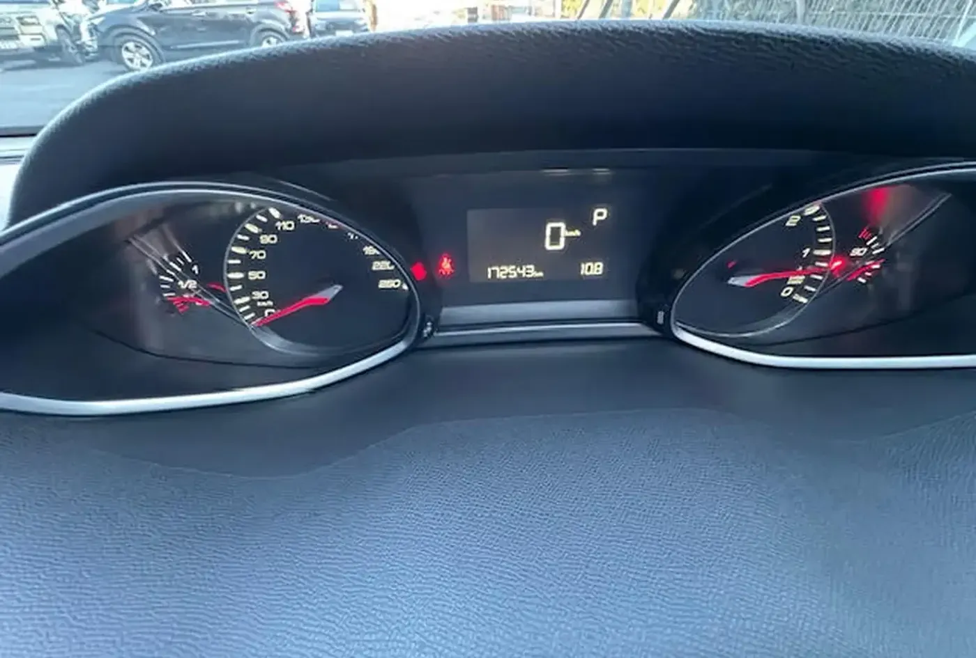 2016 Peugeot 308 — photo 12