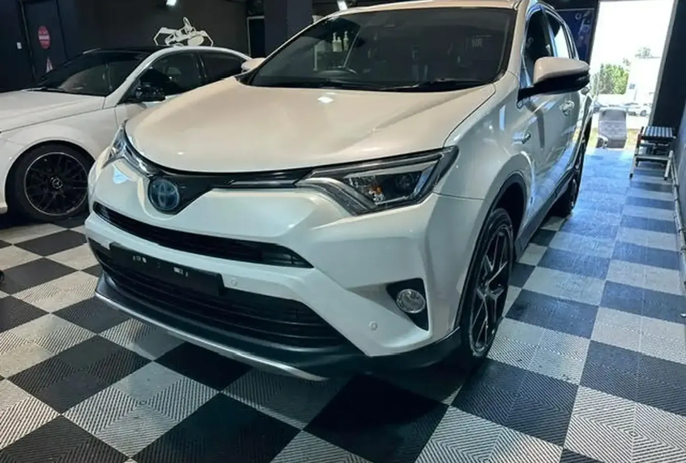 2018 Toyota RAV4 — photo 2