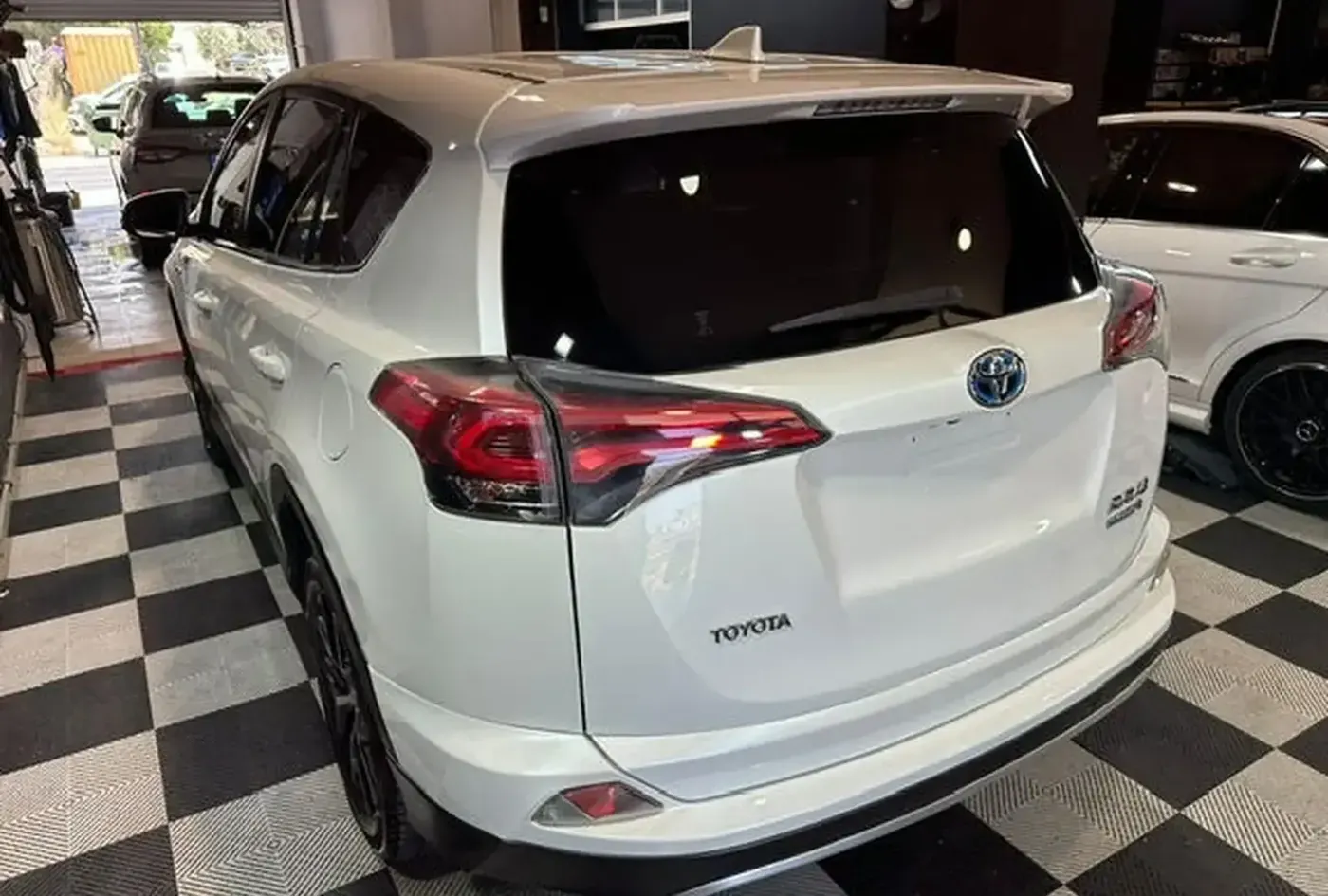 2018 Toyota RAV4 — photo 9