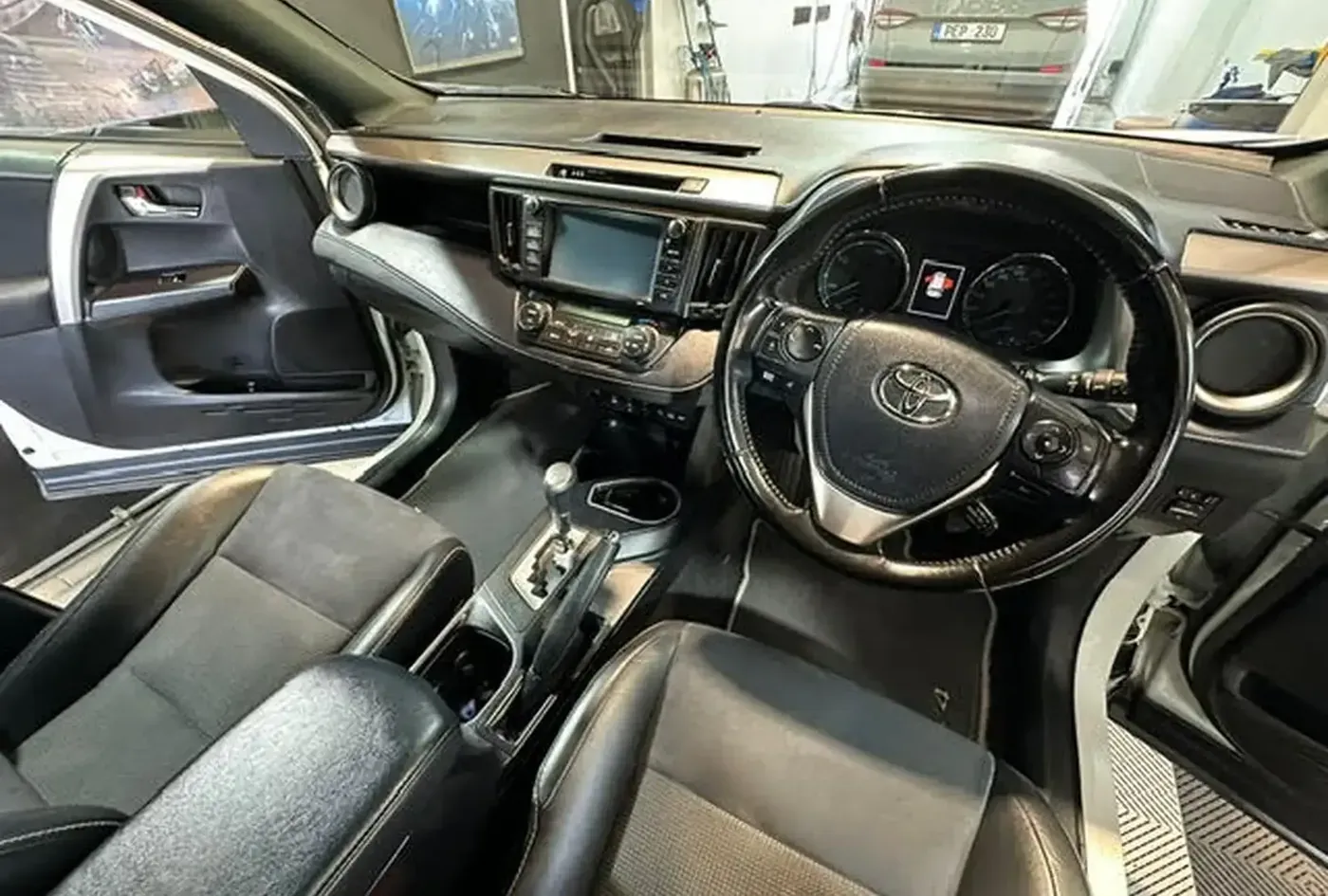 2018 Toyota RAV4 — photo 11