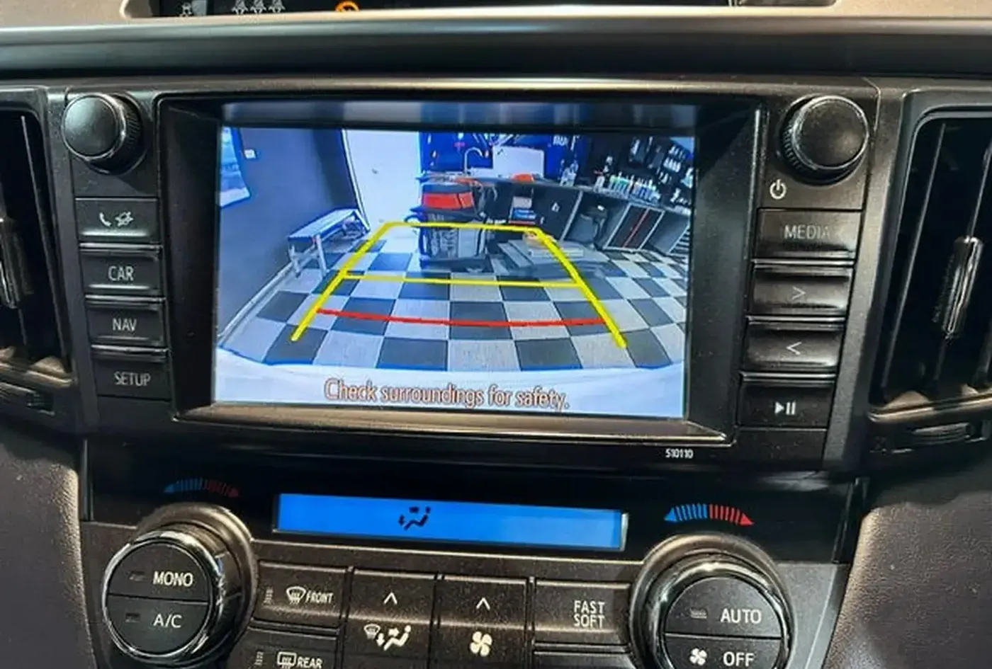 2018 Toyota RAV4 — photo 14