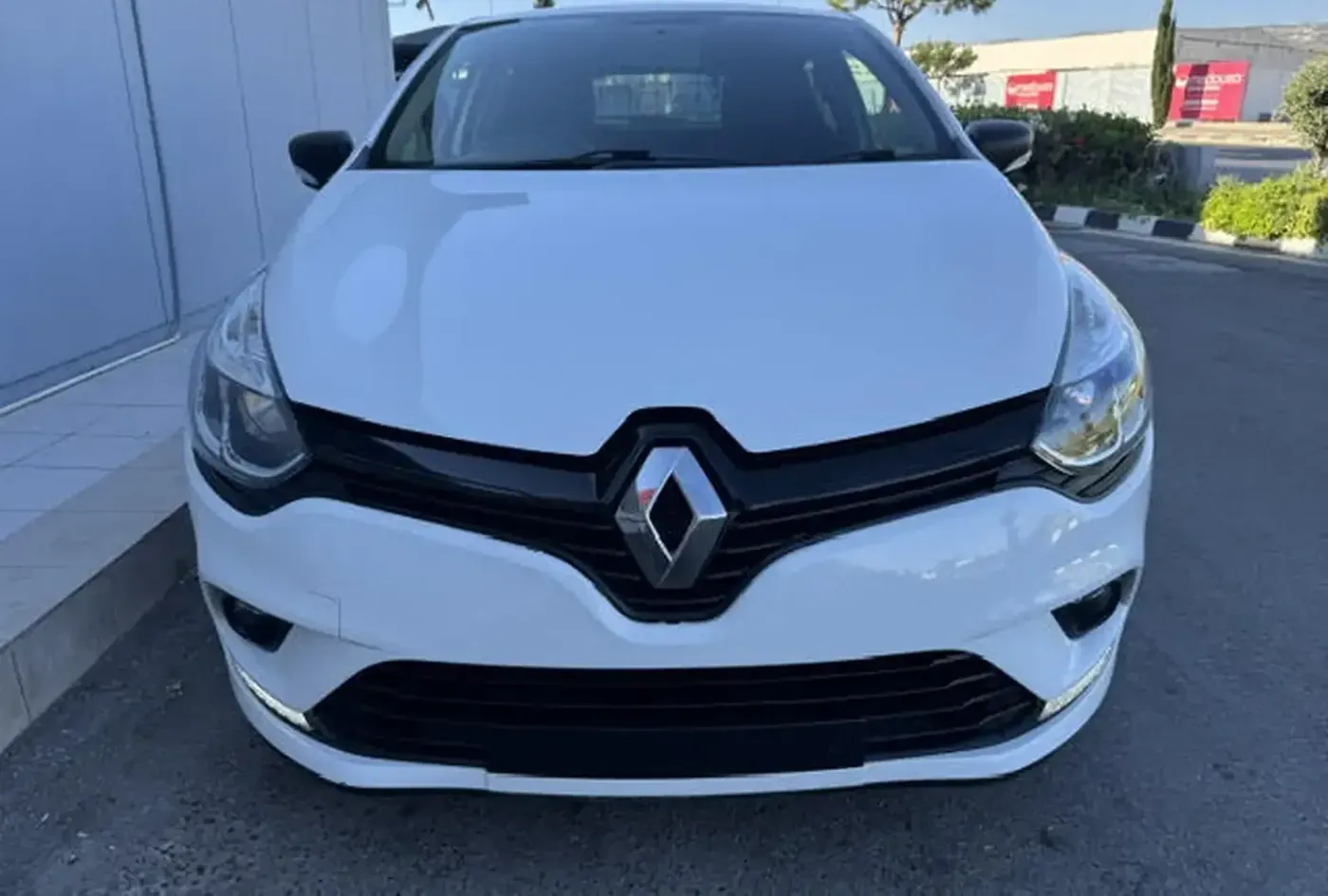 2019 Renault Clio — photo 2