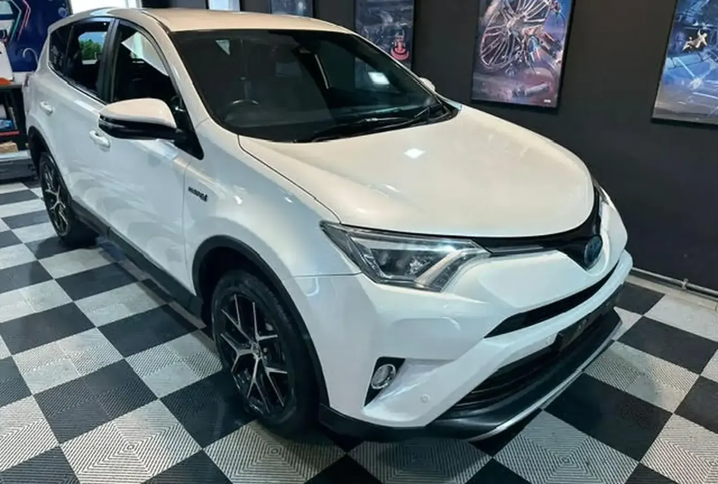 2018 Toyota RAV4 — photo 1